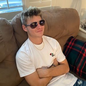 Meet your Posher, Maxwell